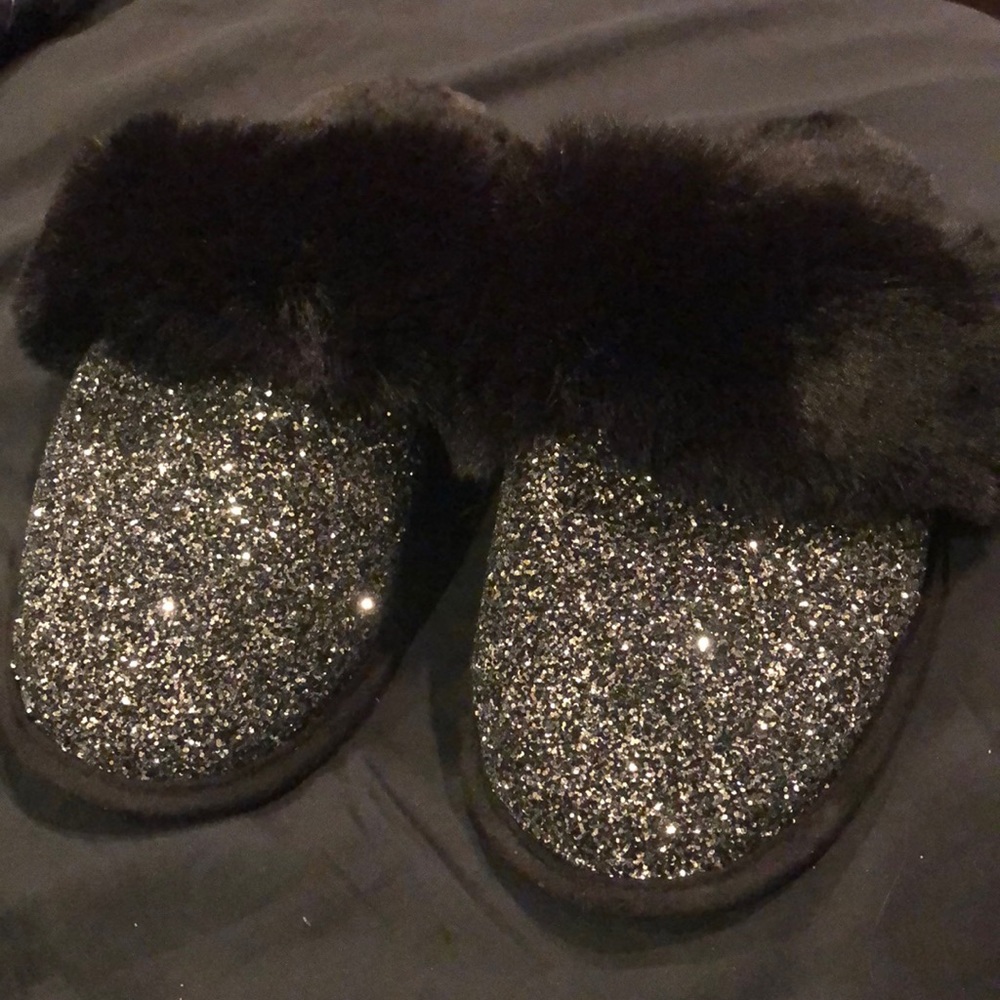 Express Slippers size 7